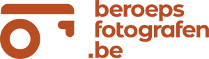 Deze afbeelding heeft een leeg alt-attribuut; de bestandsnaam is logo-beroepsfotografen_top.png